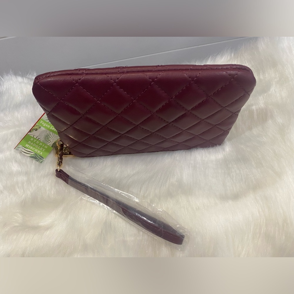 BADGLEY MISCHKA | Diamond Quilted Pattern Vegan Leather Wristlet | Burgundy - Picture 5 of 10